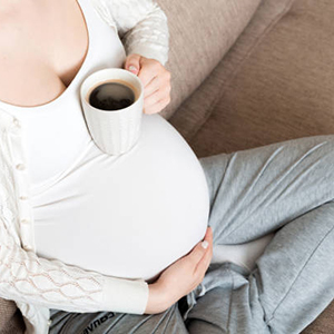 孕婦可以喝咖啡、茶、吃巧克力嗎？懷孕攝取咖啡因須小心勿過量！