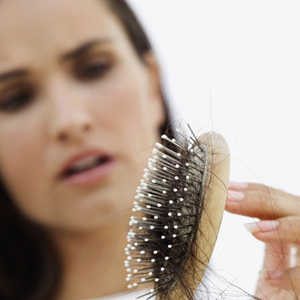 女性因婦科問題狂掉髮的原因？4招方法改善