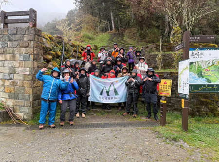 亞尼活力與台北奇萊扶輪社攜手「曙光計畫」陪伴少年，並以品牌長期深耕的專業能力，為登山歷程提供關鍵守護