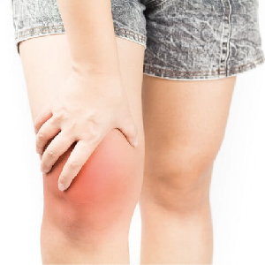膝蓋積水好腫痛，積水時可以運動嗎？要熱敷還是冷敷？
