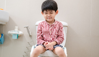 小孩排便卡卡怎麼辦？